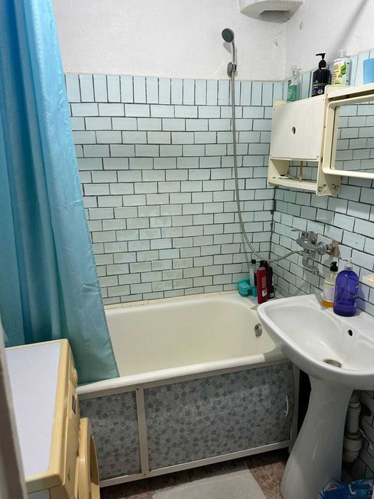 Продается 4 комнатная квартира в районе 2 школы