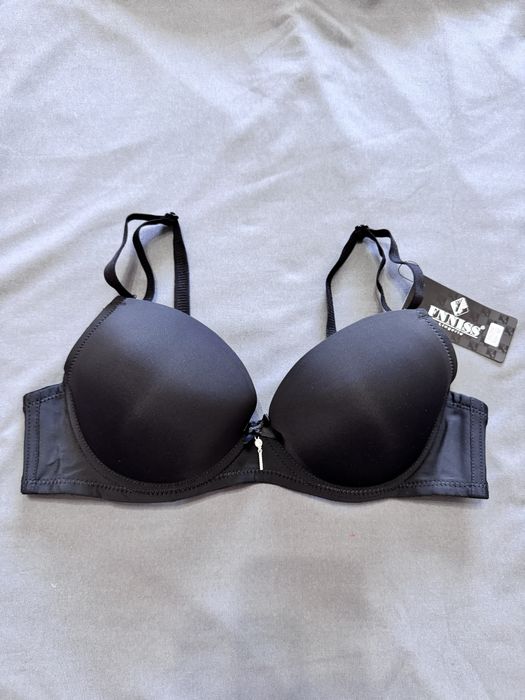 Бюстгальтеры.