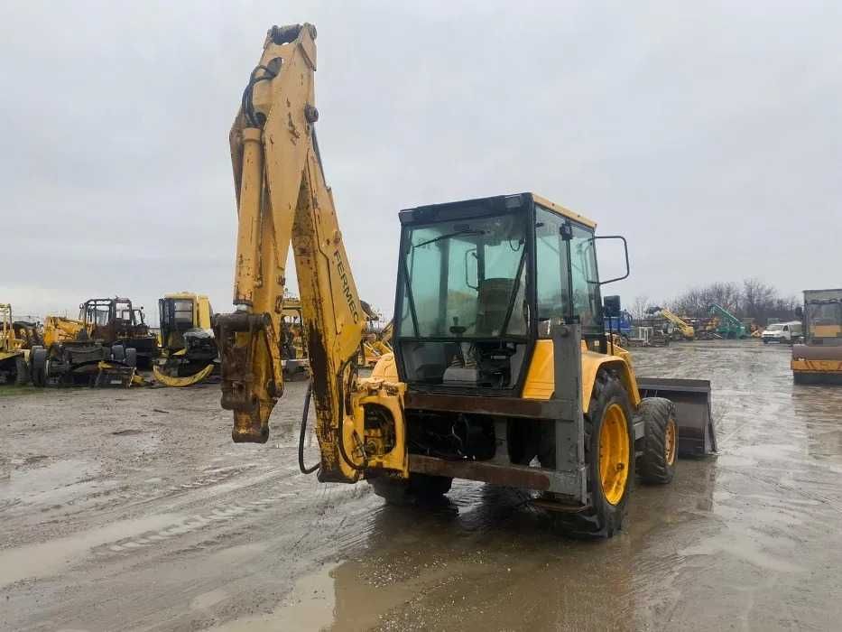 Motor buldoexcavator Fermec 750 piese
