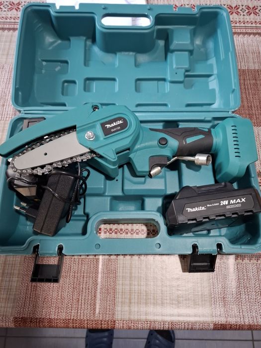 Мини моторен трион Макита