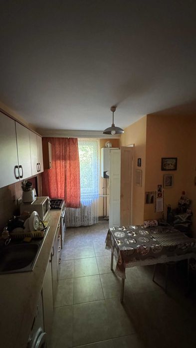 Apartament 3 camere + boxă CU CF!!! etaj 2/4, zona 1 Decembrie 1918, Piatra-Neamț