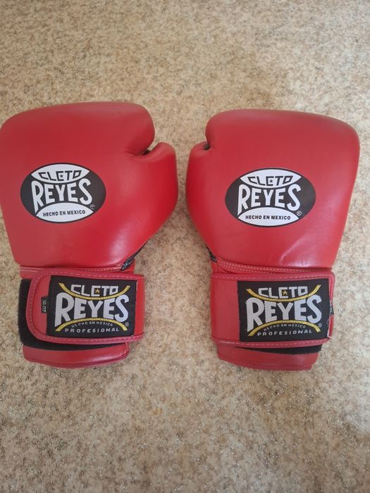 Боксерские перчатки. Бокс қолғаптары. Reyes