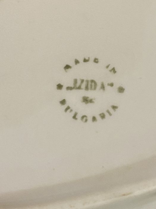 Комплект чинии на Изида 24части нови