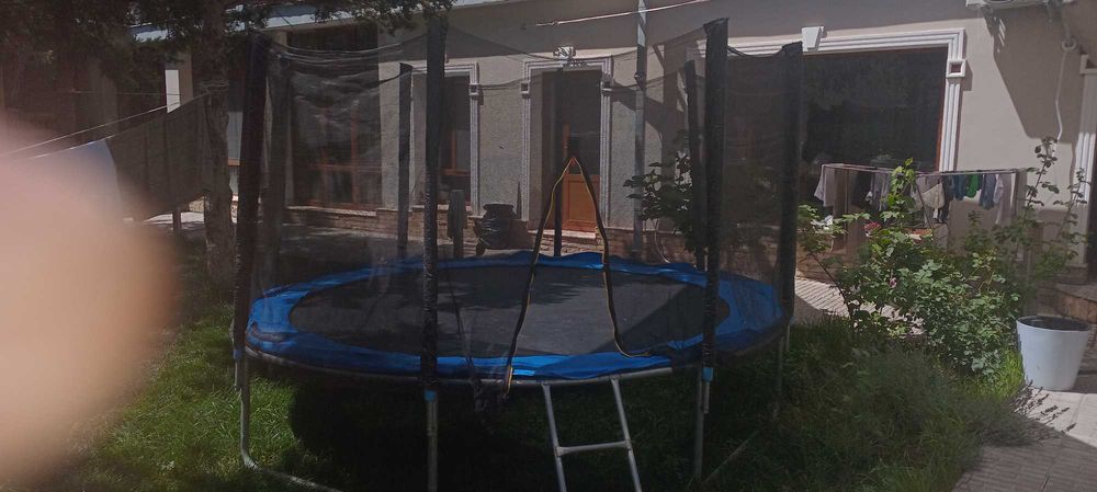 Продаю батут синий