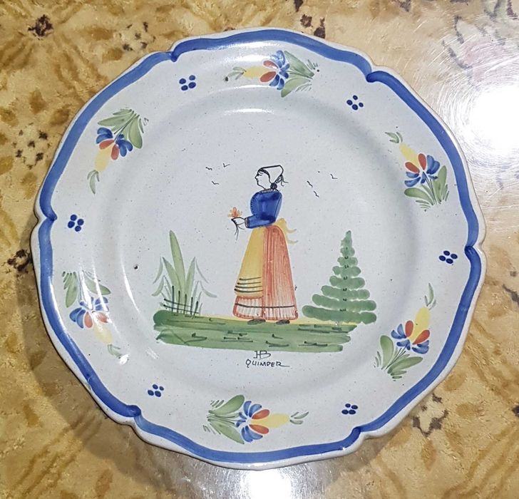 Две старинни  керамични чинии Quimper- Франция