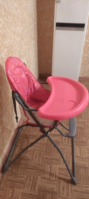 Велосипед, коляска, детский стул.