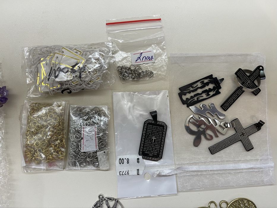 Естествени камъни и материали за гривни и бижута