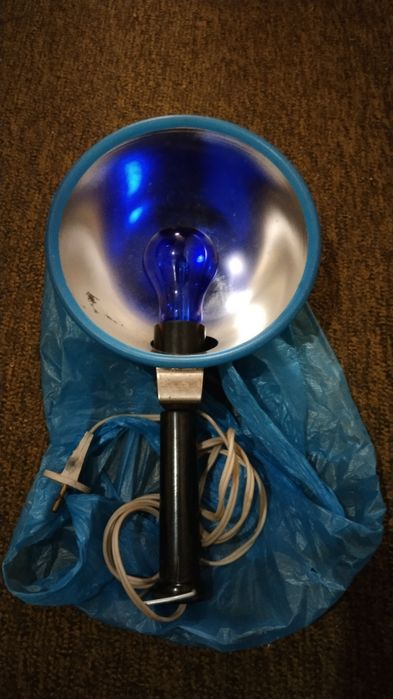 Синяя лампа,рефлектор.