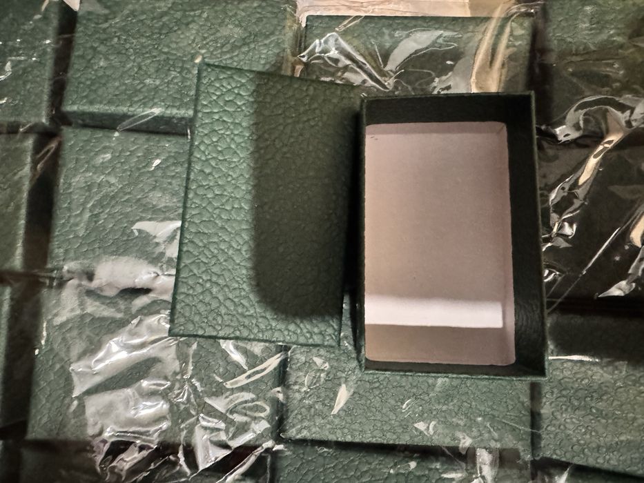 Нови картонени кутийки- твърд картон