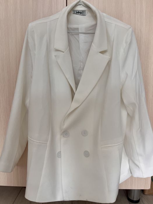 Белый пиджак новый