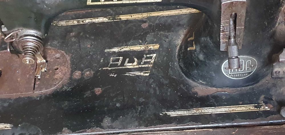 Стара шевна машина лада