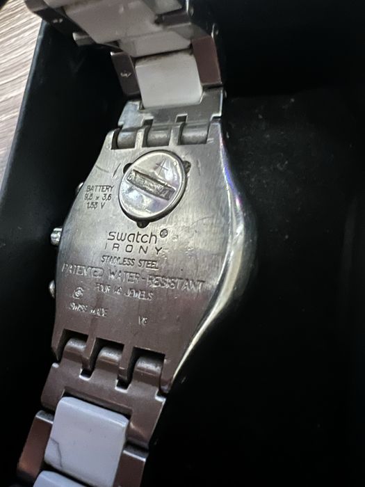 Часовник Swatch с мраморни камъни
