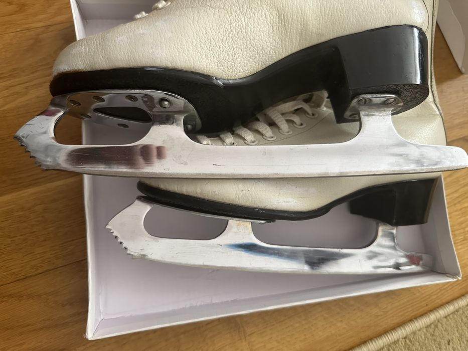 Продам коньки botas