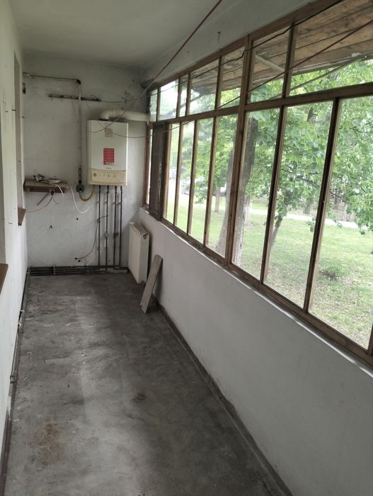 Vând apartament 2 camere onesti str.emil rebleanu