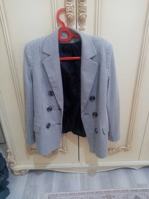 Kastyum jensky. Ichi astarli. Razmer 38