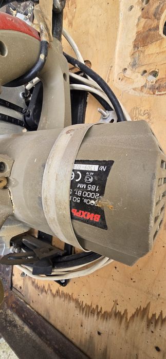 Пчелка "Вихрь" Циркулярная пила со столом