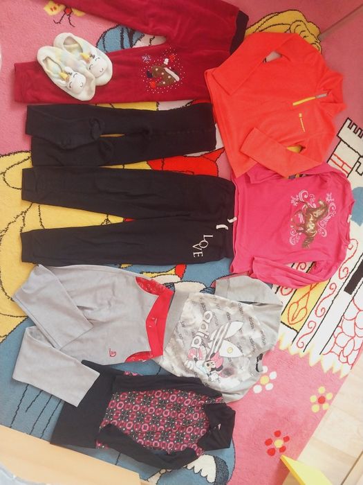 Продам два пакета вещей детских и обувь