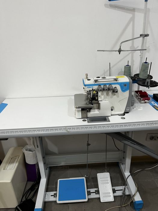 Срочно! Оверлок, Е 4S сатылады!