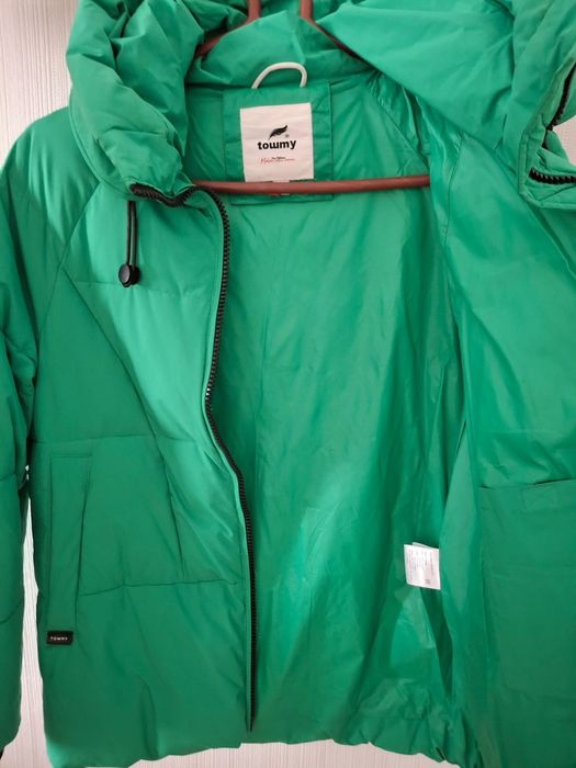 Продам женский пуховик. Зима.