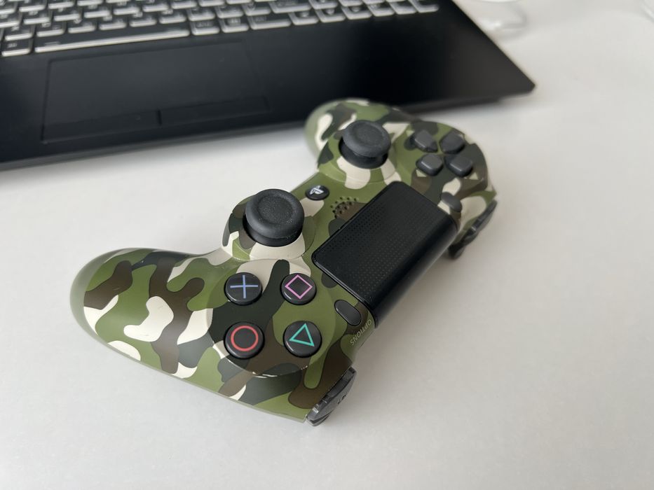 Продам оригинальный геймпад Sony DualShock 4 для PlayStation 4