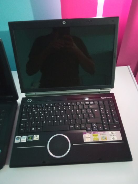 Vând sau schimb 2 laptopuri cu defect