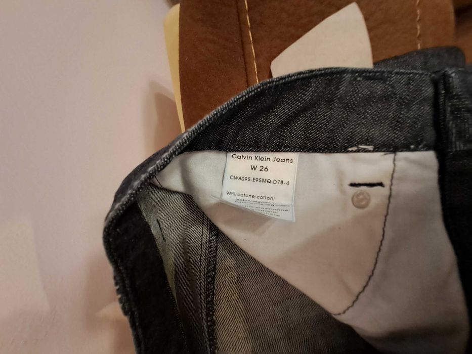 Оригинални дънки на Calvin Klein