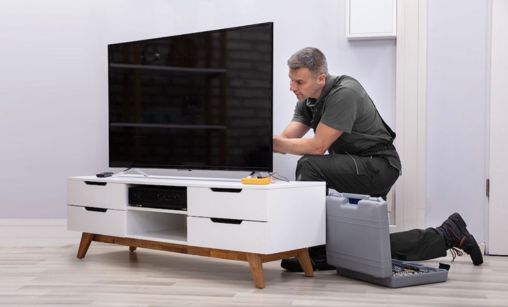 Montaj TV pe suport de perete/tavan