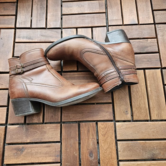Botine din piele