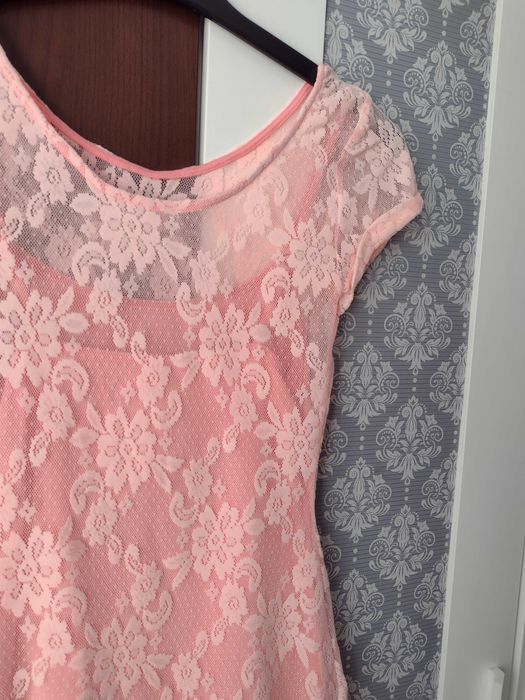 Rochita scurta roz pudra cu dantela, masura S, folosita Doar O Data