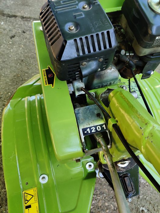 Vând motocultor folosit foarte puțin