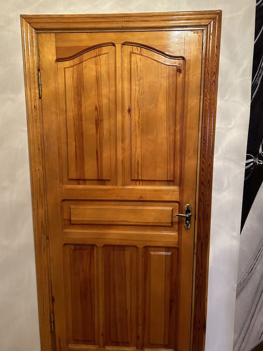 Чистые деревянные двери