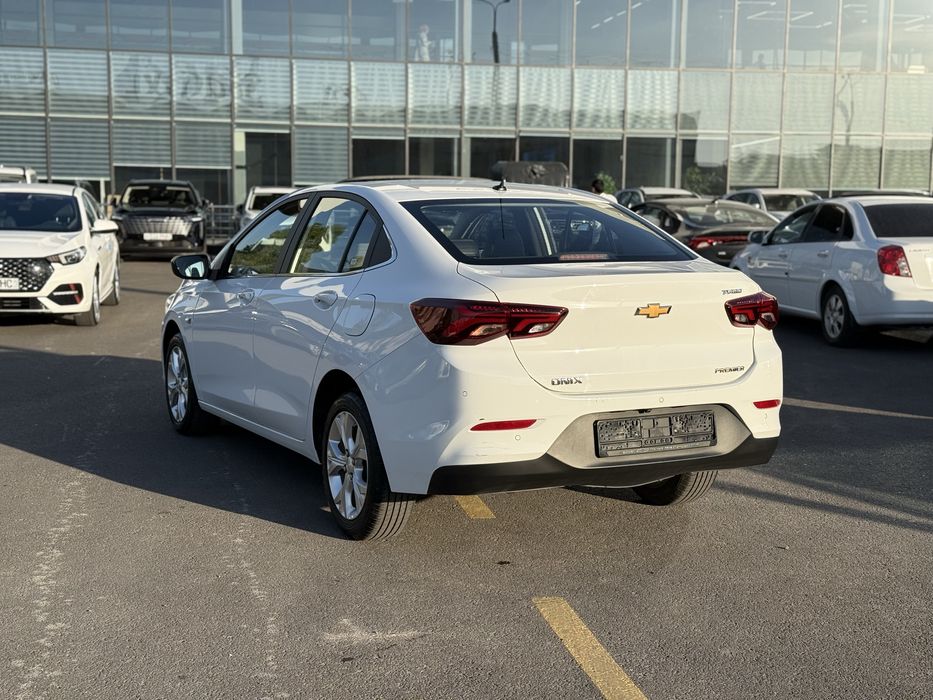 Chevrolet Onix Premier 2