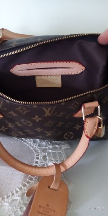 Poșete și cisme de dama