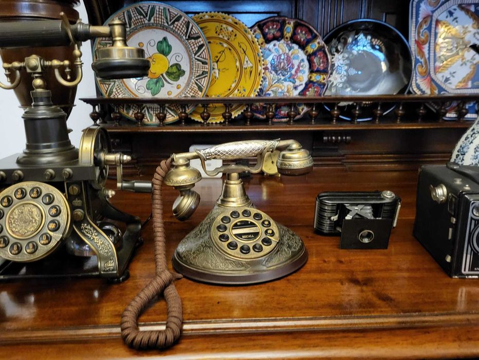 obiecte de colectie diverse :cani, platouri,ap. foto,telefoane