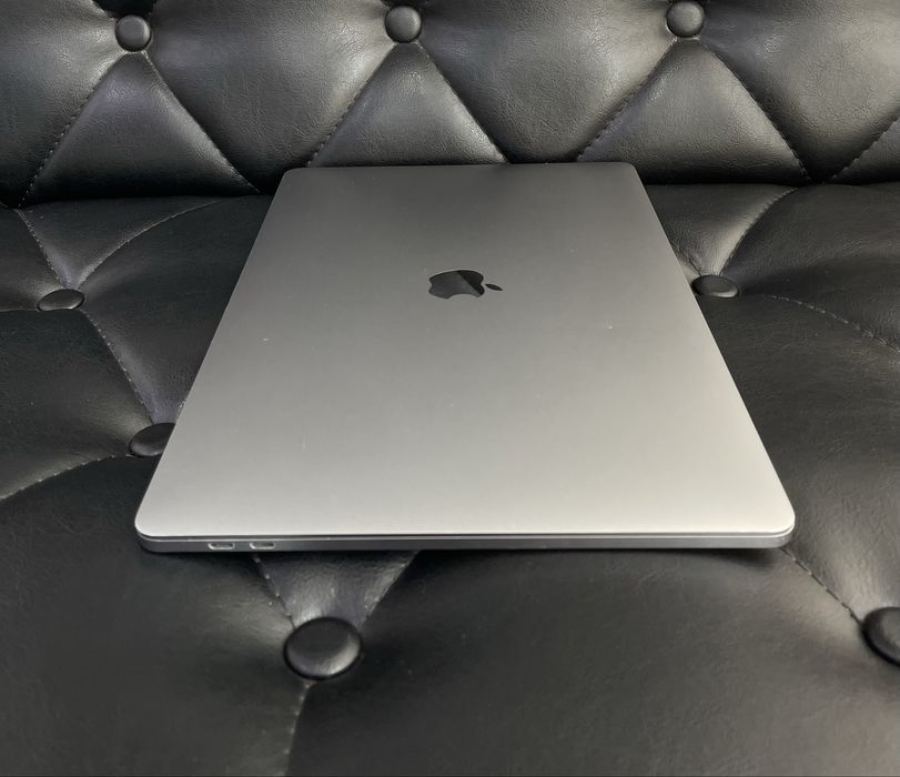 Apple MacBook Pro 2018 i7 16GB/256GB в хорошем состоянии