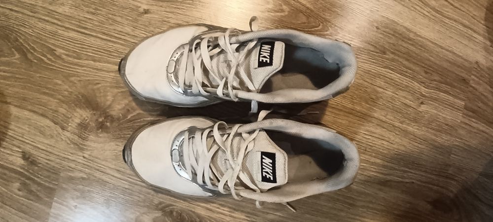 Маратонки NIKE 43