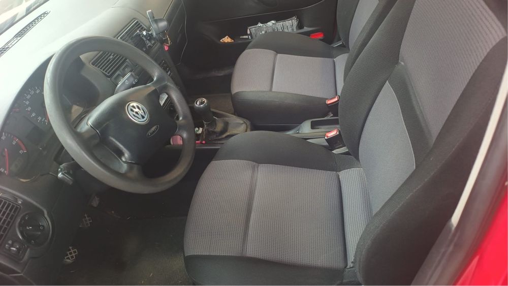 Vând Volkswagen Golf 4