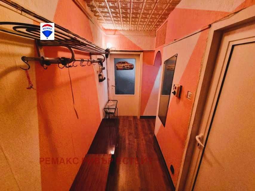 Дава се под наем Двустаен апартамент в Русе, Здравец Изток - 64 кв.м за 204 € - Снимка #2