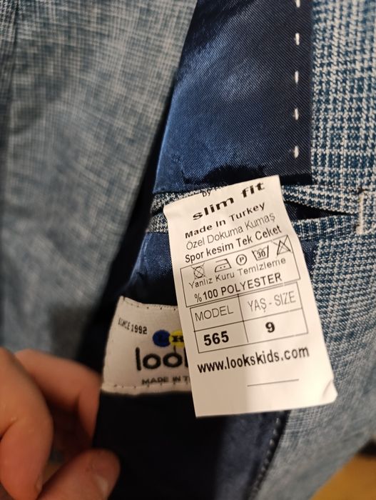 Vând costum copii