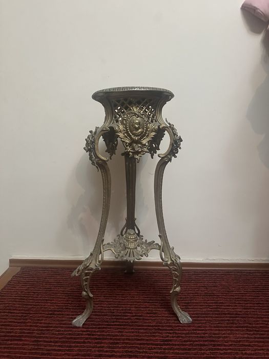 Подставка для цветов металлический