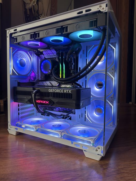 Геймърски компютър/ I7 13700K/Водно/32GB/RTX 5080/2TB SSD