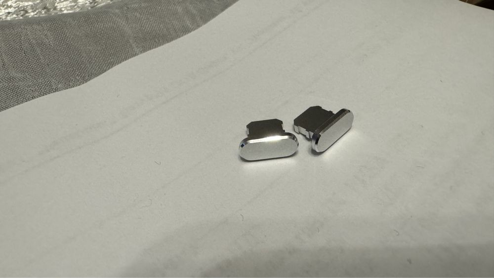 2 бр. противопрахови тапи от алуминий за iphone, ipad, airpods