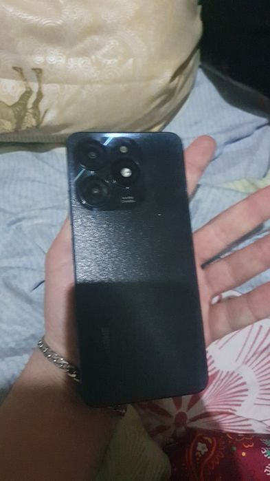 Itel A70 6/128 gb holati ideal 2 ta chixol qoʻshib beriladi