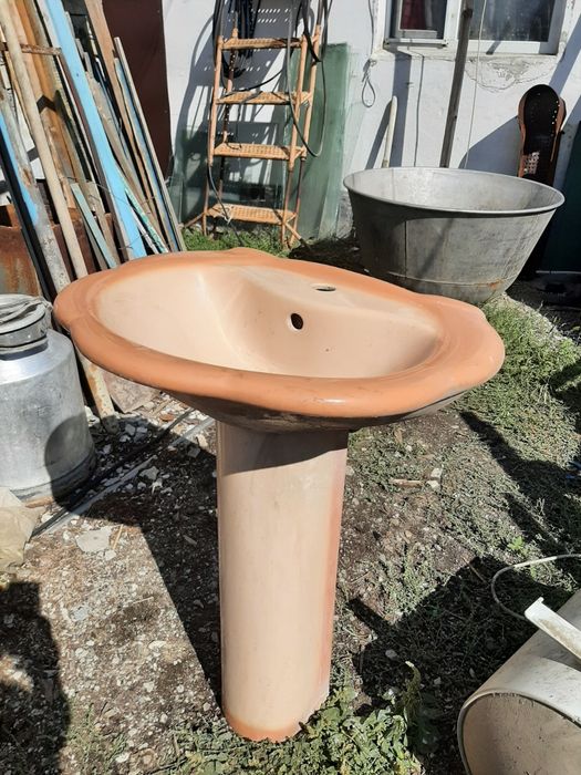 Продам раковину типа  тюльпан.