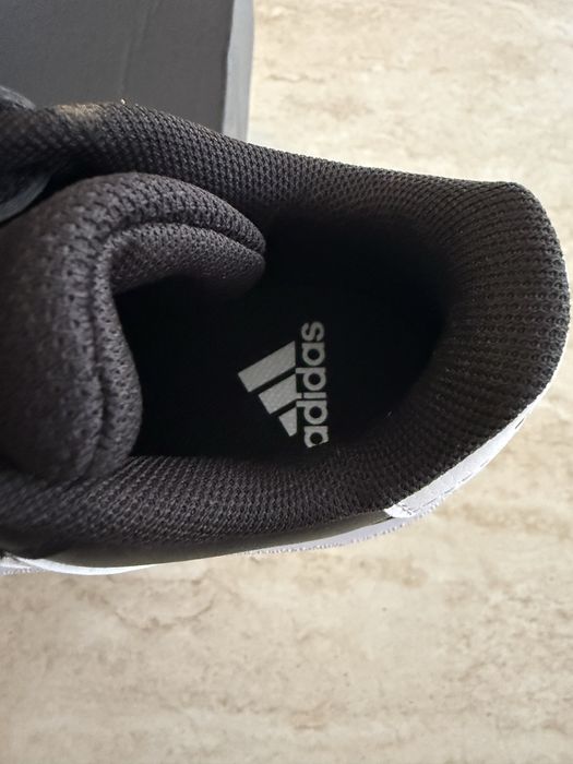 Продавам маратонки Адидас