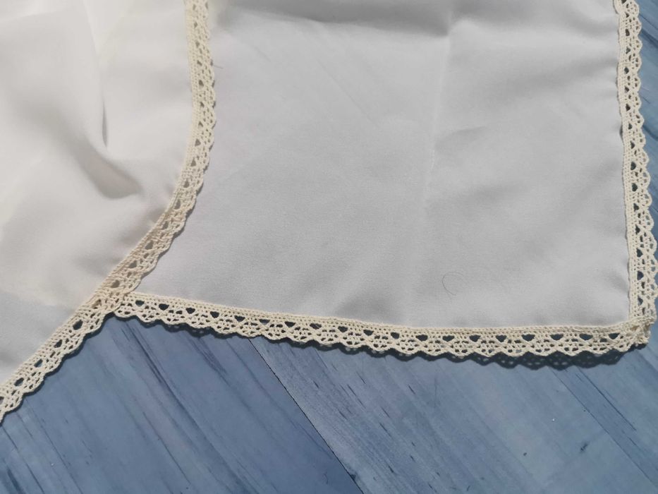 Копринена кърпа /забрадка/, допълнение към народна носия