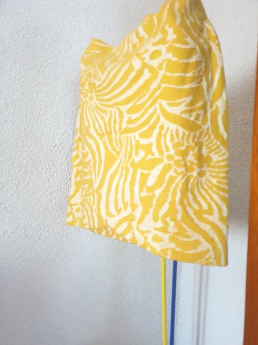 Fusta casual petrecută în față