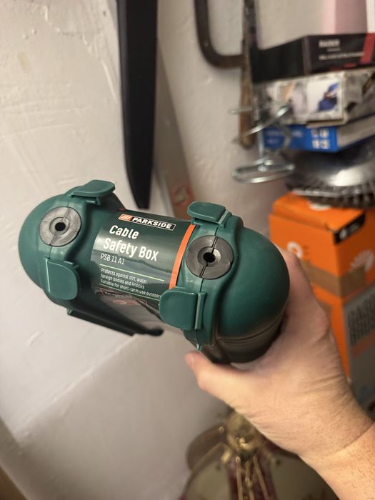 Предпазна кутия за разклонител против дъж  и замръзване . Чисто нова