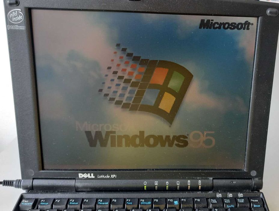 Продавам лалптоп Dell Latitude XPI