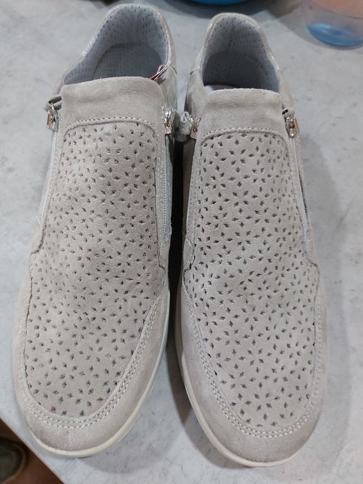 Vand pantofi de dama